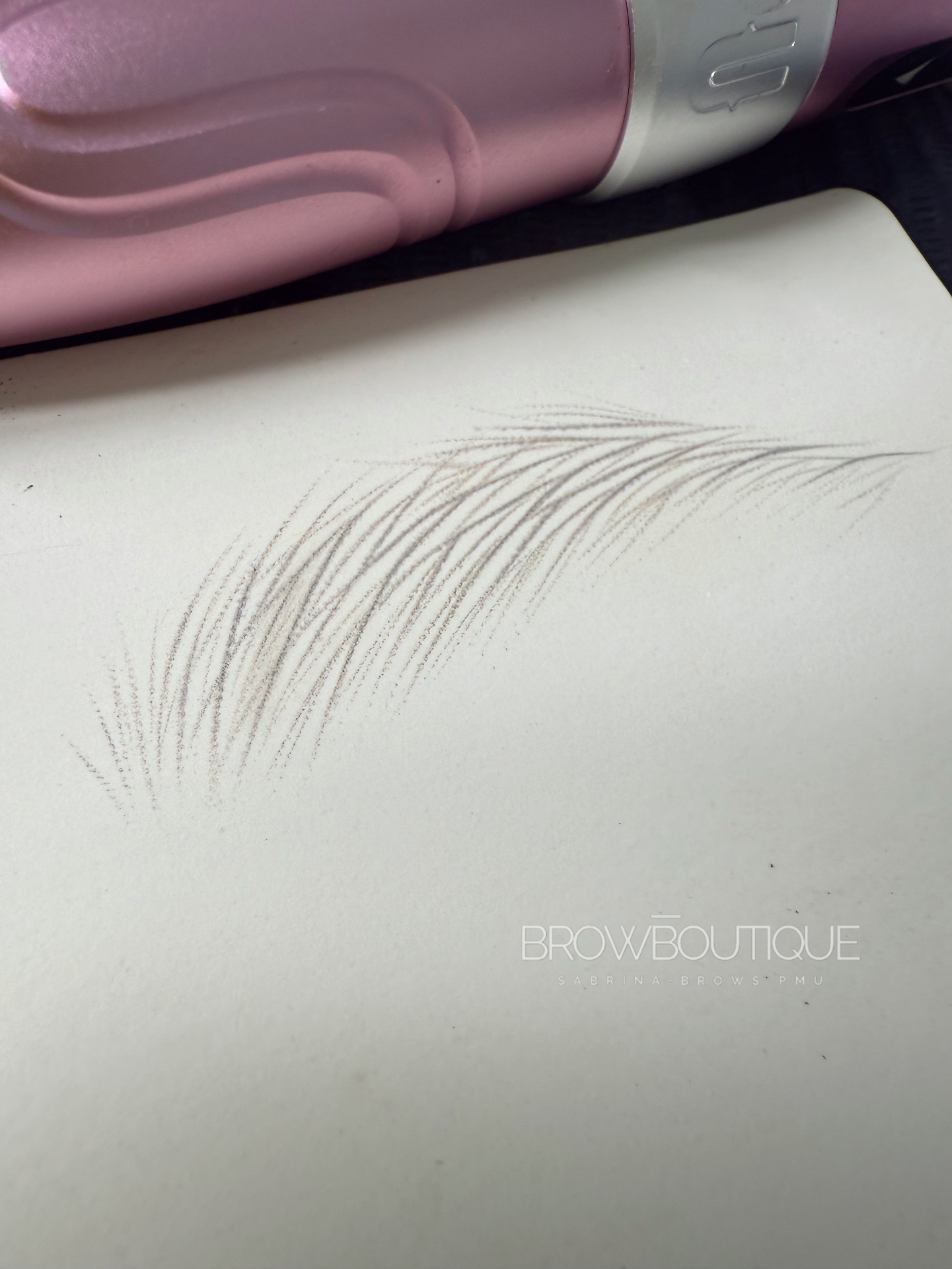 Breath Brows hairstroke pattern drawn by Sabrina Zanin with the dermograph machine